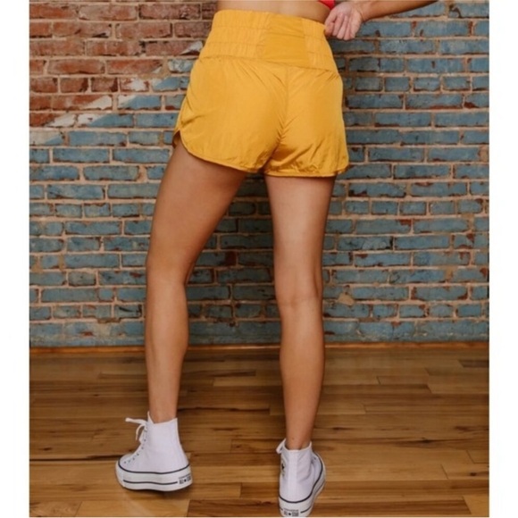 THE WAY HOME Hi Rise FREE PEOPLE‎ MOVEMENT Shorts Size Medium - Picture 2 of 8